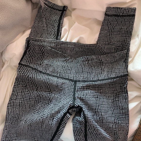 black and white wunder under - Picture 2 of 5